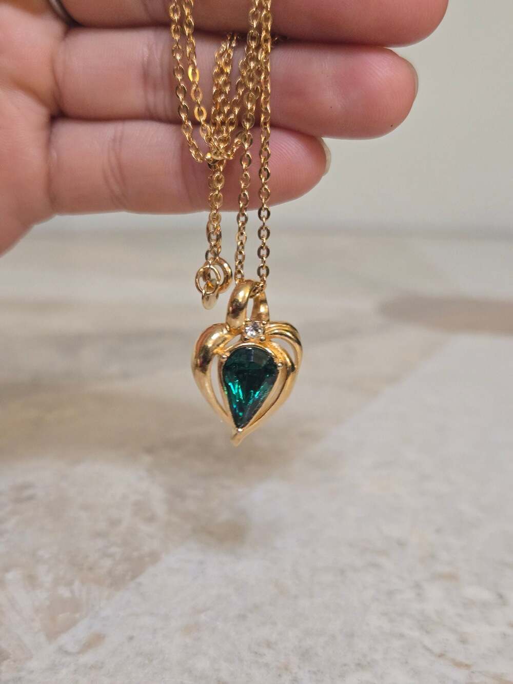 Vintage Avon 1994 May Birthstone Heart Pendant Necklace Gold Tone Emerald Green